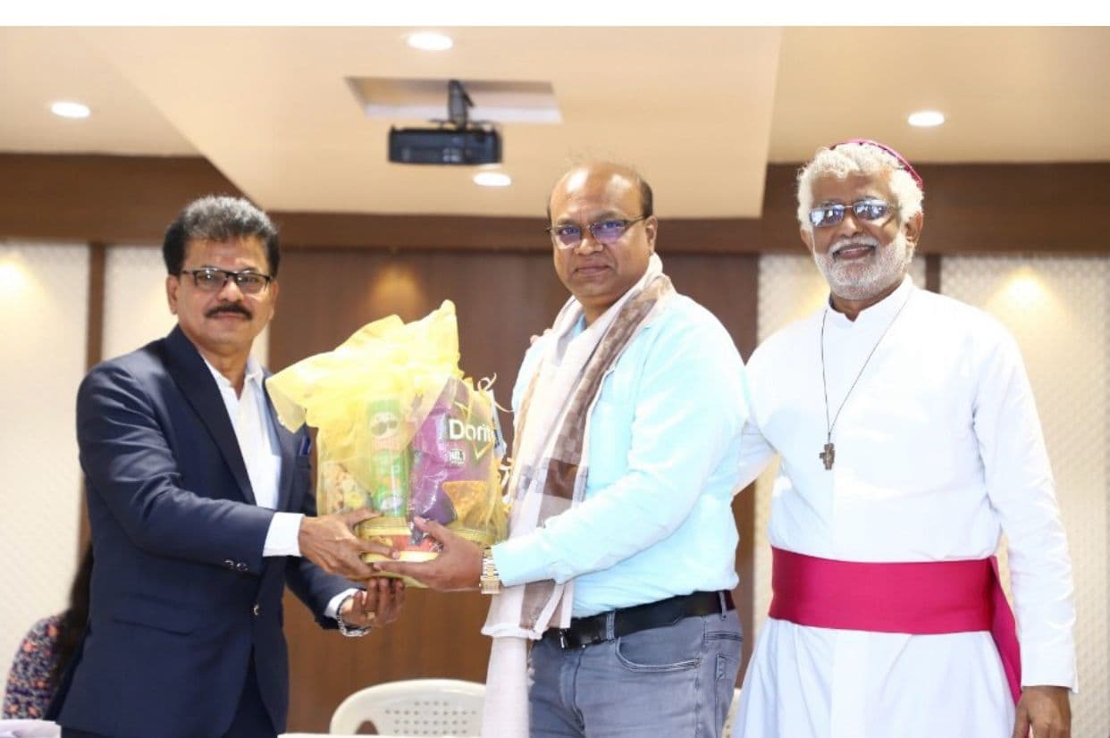 Formal appreciation moment with institutional leaders and dignitaries